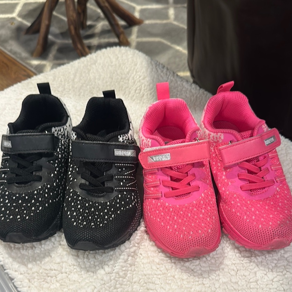 UBFEN brand Charming Dot Sneakers in Black and Pink